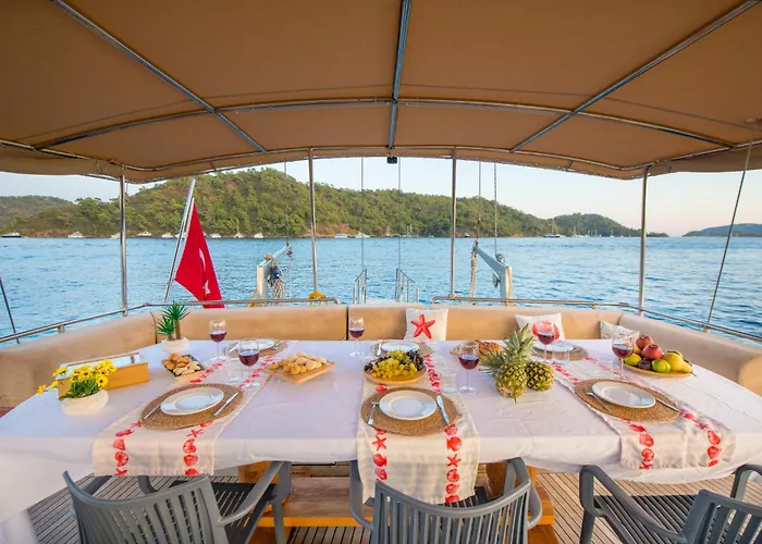 Båthotell Gulet Flores