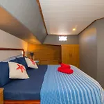 Gulet Flores Ботель