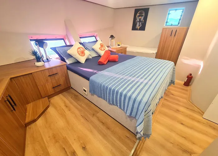 Gulet Flores Botel *