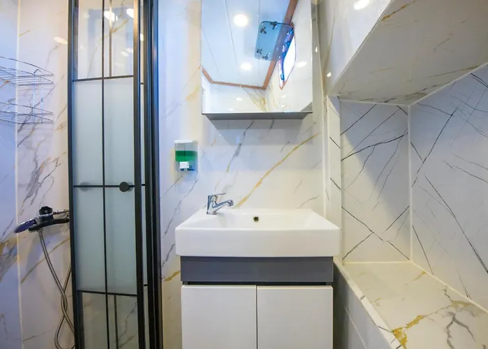 Gulet Flores ספינת מלון